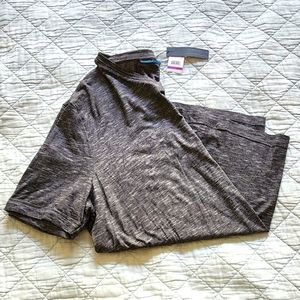 NWT Perri Ellis v-neck